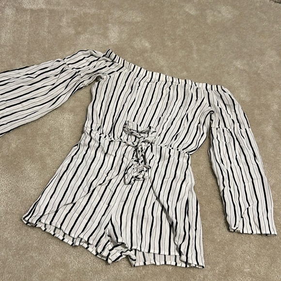 Tie front off the shoulder romper xs- Pacsun- LA Hearts - Picture 1 of 4